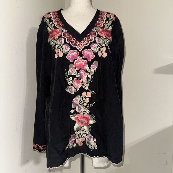 Faith & Zoe Black Shirt Top Embroidered Accent Pink Green Floral Size Large EUC - Picture 1 of 11